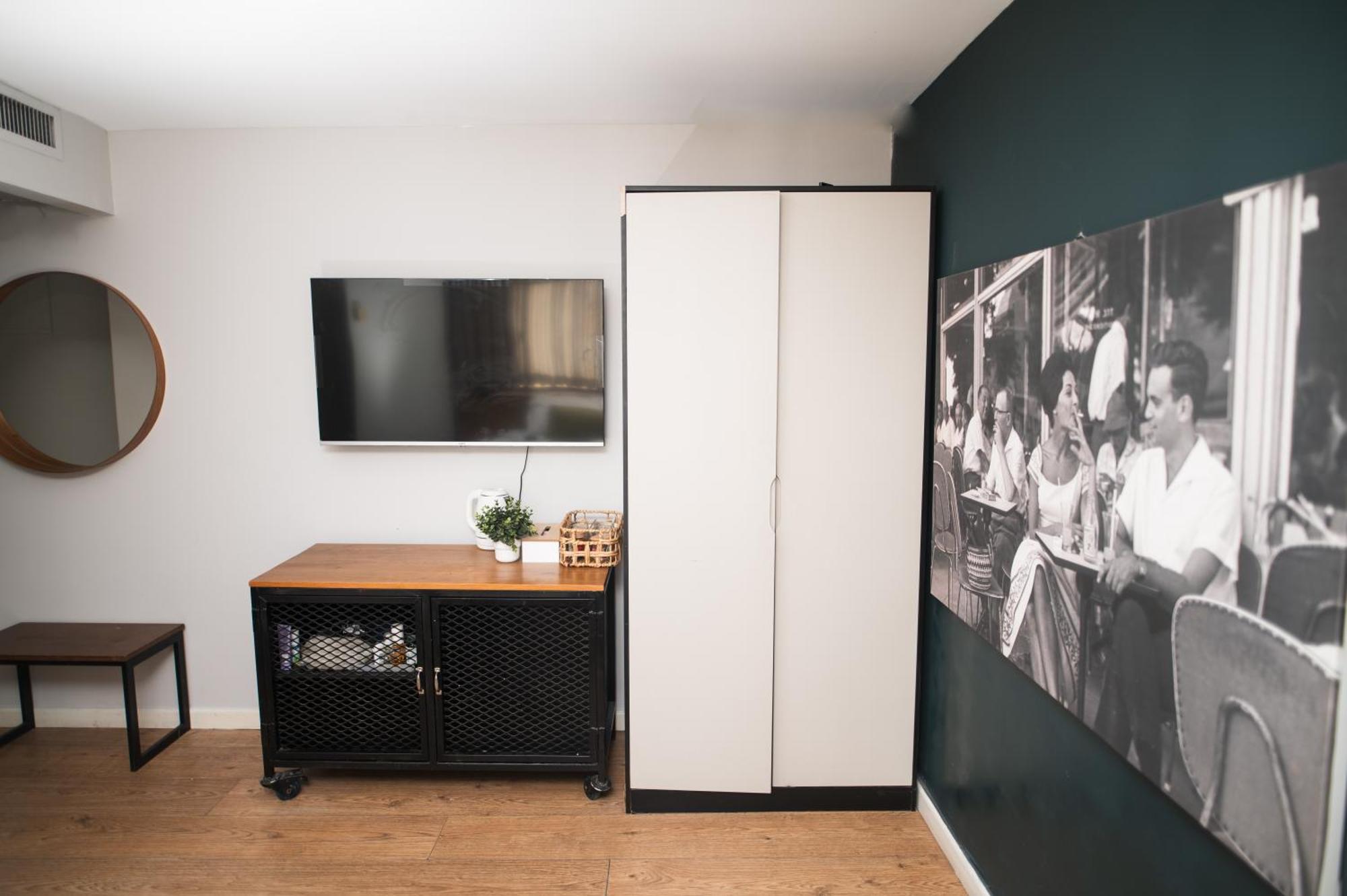 Deluxe Studio